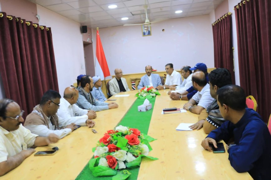 وكيل حضرموت يترأس اجتماع المكتب التنفيذي بمديرية القطن ويتفقد المرافق التعليمية والصحية