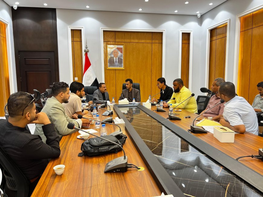 وكيل حضرموت الجيلاني يترأس لقاءً رسميًا لمناقشة صيانة الطرق وتنظيم أوضاع الميازين بالمحافظة