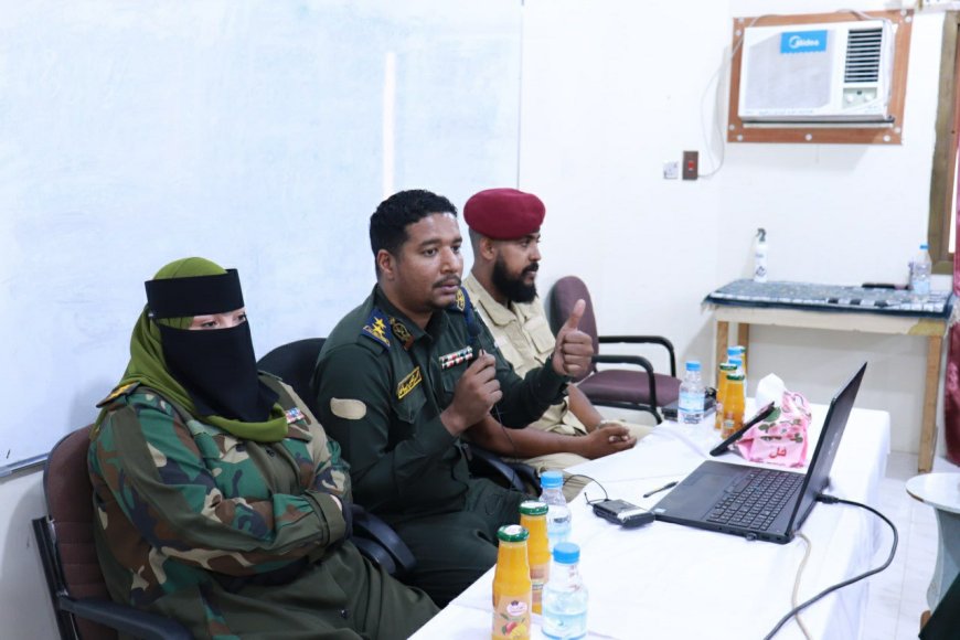 محاضرة توعوية حول الابتزاز الإلكتروني بكلية البنات بجامعة الأحقاف