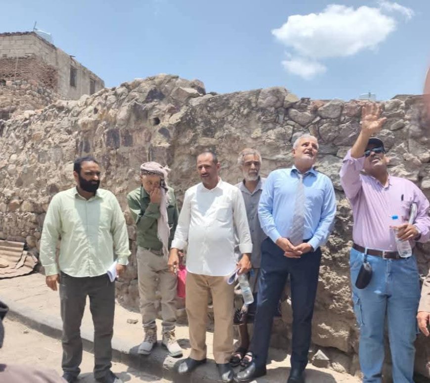 اجتماع برئاسة وكيل محافظة تعز يناقش معالجة تسرب المياه بجامع المظفر التاريخي