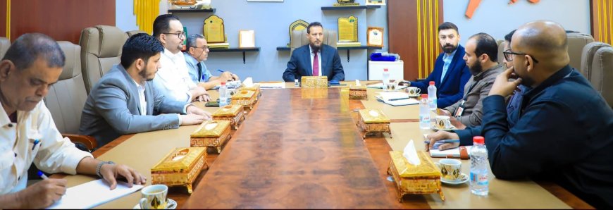 المحافظ عبدالرحمن شيخ يبحث مع نائب مدير منظمة “كير العالمية” آليات تعزيز تدخلاتها في العاصمة عدن