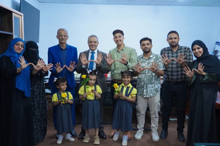 وزير الشؤون الاجتماعية والعمل يطّلع على برامج وأنشطة مؤسسة رموز التنموية للصم ويشيد بتجاربهم الملهمة