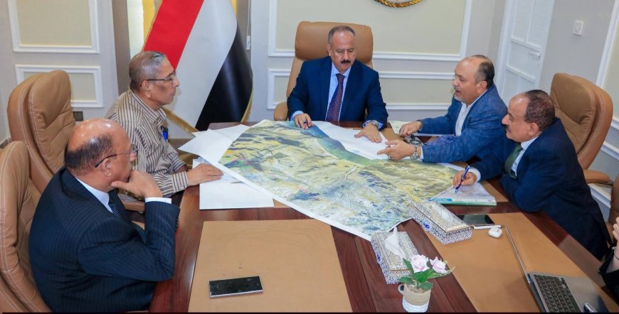 وزير النقل يناقش استئناف العمل بمشروعي مينائي قرمة وبروم