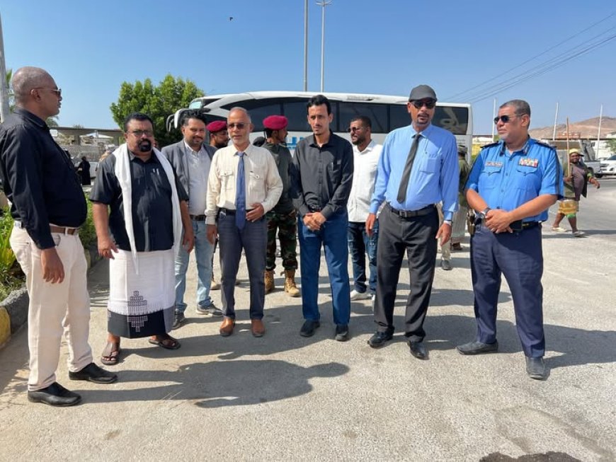 وكيل حضرموت الجيلاني يدشن حملة النظافة والتحسين الشاملة «نظيفة بأهلها» بمدينة المكلا