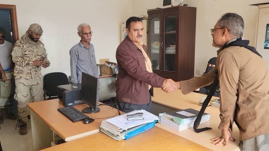 " الداؤودي": يشدد على الانضباط الوظيفي والالتزام بالدوام الرسمي بالمكاتب التنفيذية بمديرية البريقة.