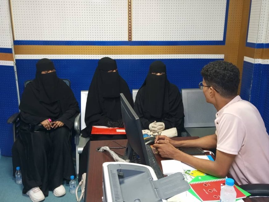 حقان يطلع على أنشطة وبرامج فريق عطايا الخير للأعمال التطوعية المجتمعية بالمكلا