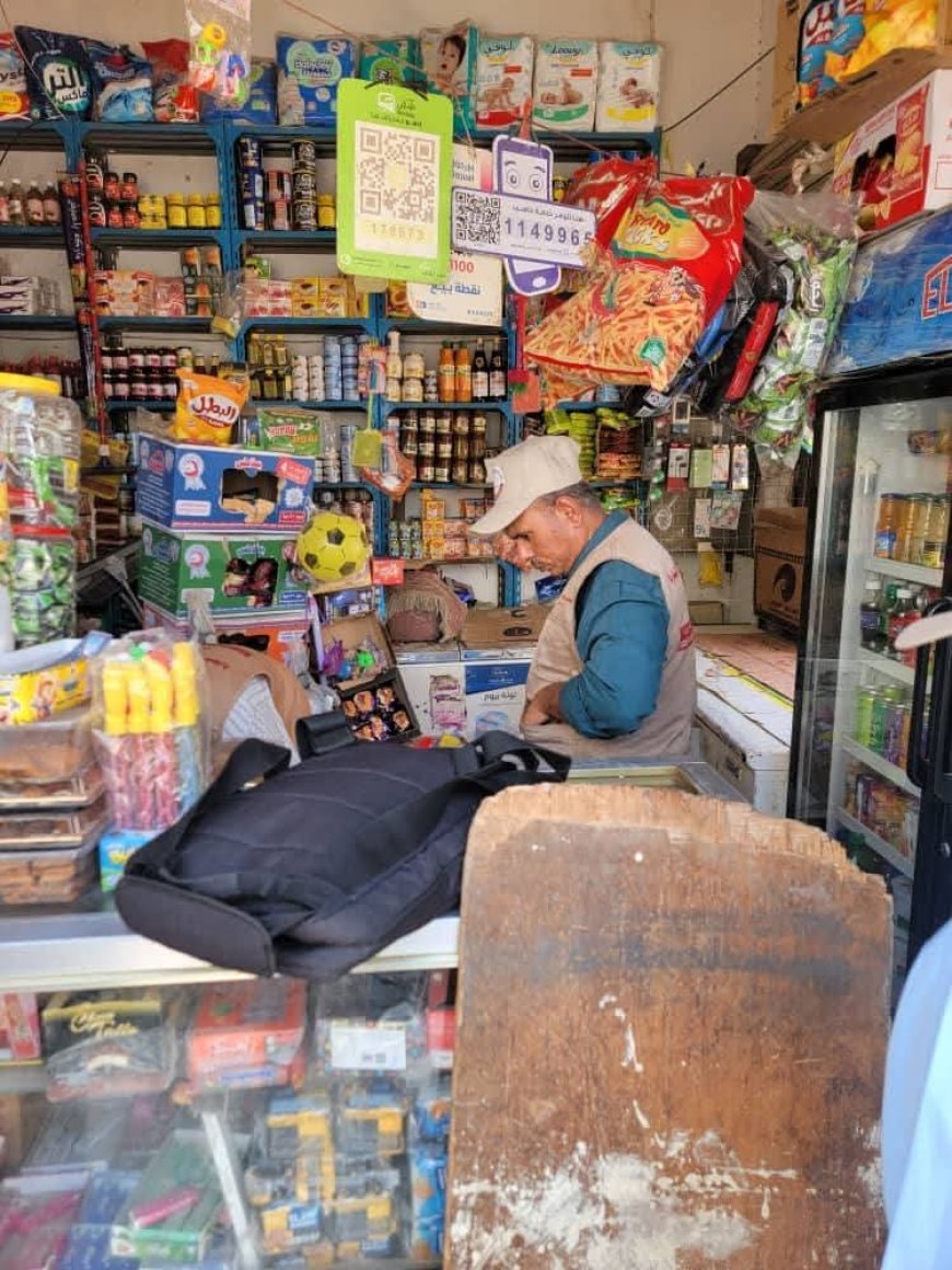 مكتب الصناعة بعدن يضبط منتجات ضارة للأطفال ويحرر مخالفات لعدد من التجار