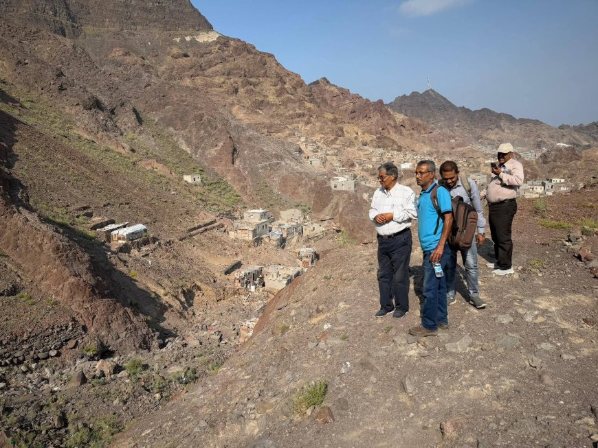 استعدادات لإنشاء مصدات للسيول في جبل شمسان بالمعلا