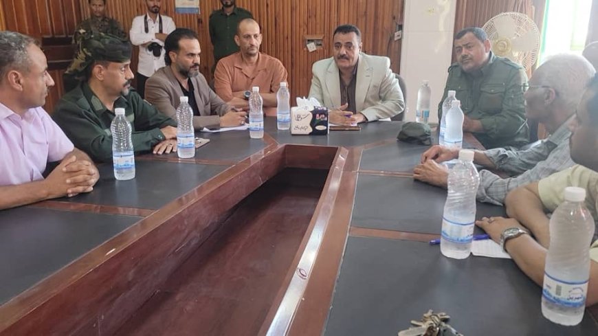 خلال ترؤسه أول اجتماع للمكتب التنفيذي بالمديرية.."الداؤودي" يحث مدراء المكاتب على مضاعفة الجهود لتحسين مستوى الخدمات المقدمة لمواطني البريقة