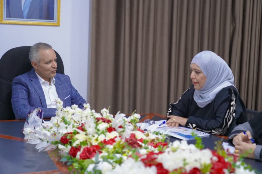 وزير الشؤون الاجتماعية والعمل يناقش مع رئيسة اللجنة الوطنية للمرأة تعزيز الشراكة وتطوير سياسات التمكين 