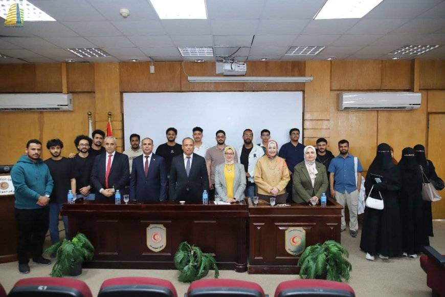 المستشار الثقافي في مصر يتفقد أوضاع الطلبة اليمنيين بجامعة الإسكندرية