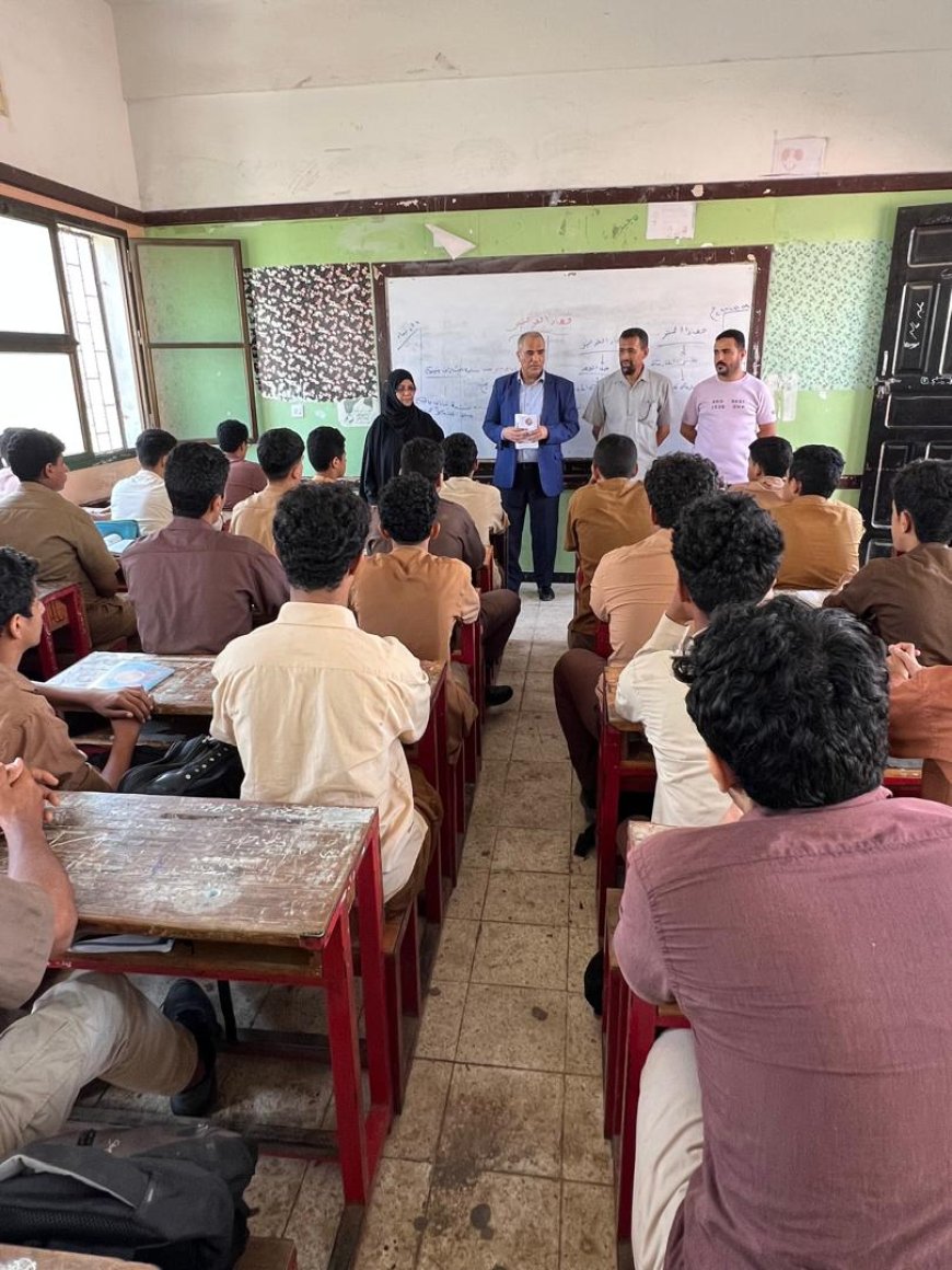 وزير التربية (العبادي) ينفذ زيارة مفاجئة لثانوية احمد حامد خليفة للبنين بعدن 