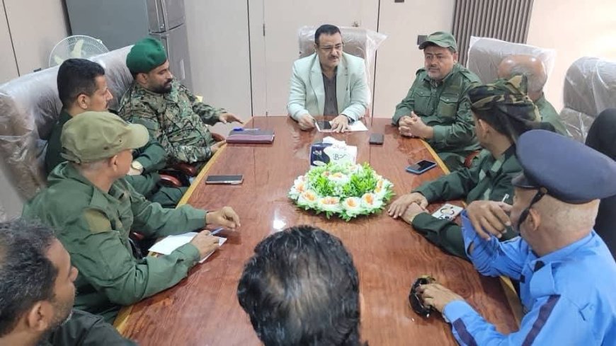 خلال ترؤسه إجتماعاً للجنة الأمنية بالمديرية: أحمد "الداؤودي" يناقش السبل الكفيلة لتحسين مستوى الأداء الأمني بالبريقة