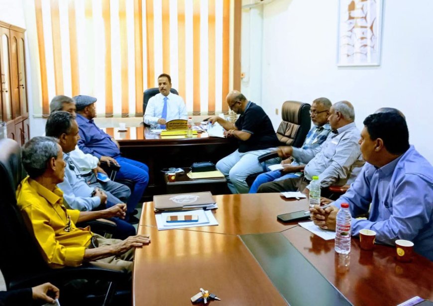 بناءً على توجيهات الوزير السقطري:اجتماع يناقش سير عمل نشاط جمع البيانات في مراكز الإنزال السمكي