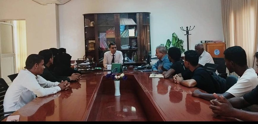 مدير عام صحة لحج الدكتور خالد جابر يلتقي خريجي الدفعة الأولى من "معهد أمين ناشر فرع لحج " لبحث ترتيبات حفل التخرج