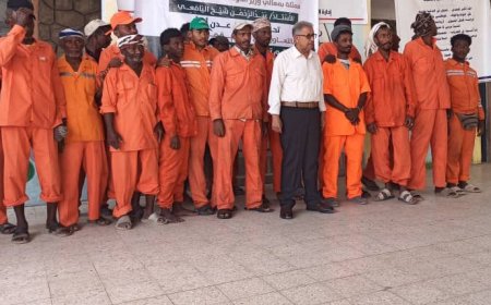 المهندس راشد يهنئ عمال النظافة بيومهم العالمي ويبلغهم تهاني المحافظ شيخ