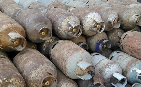 تعز..تهريب الغاز إلى مناطق الحوثيين يتسبب في أزمة خانقة فيها