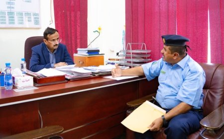المحافظ بن الوزير يناقش مع خفر السواحل الترتيبات لفتح مراكز مراقبة أمنية على سواحل شبوة