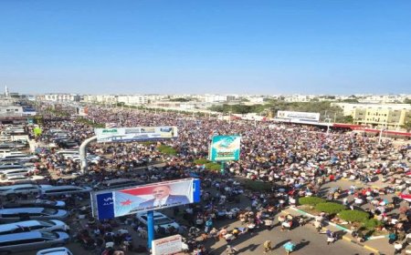 عدن.. مظاهرة حاشدة بالآلاف في ساحة العروض بخور مكسر