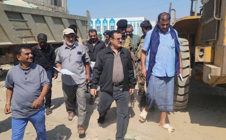 برعاية وزير الدولة - محافظ العاصمة عدن - عبدالرحمن شيخ..مدير عام المنصورة يدشن مشروع استكمال بناء مكاتب السلطة المحلية بالمديرية