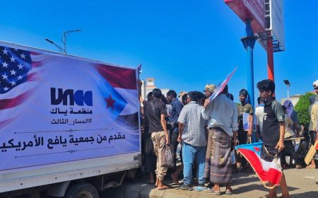 بدعم جمعية يافع الأمريكية منظمة ياك تقدم 15 ألف قنينة ماء تروي عطش الحشود في ساحة العروض 