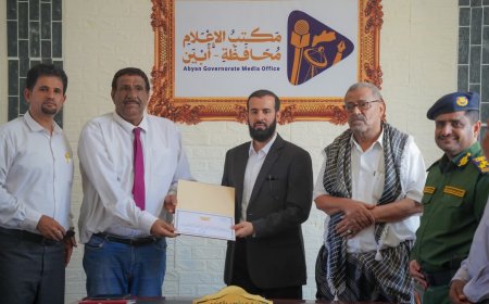 محافظ أبين يشيد بدور الصحفيين والإعلاميين في دعم جهود التنمية والأمن والاستقرار بالمحافظة