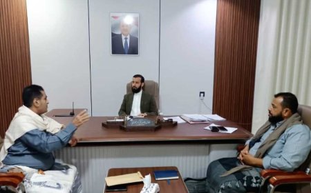 محافظ أبين يناقش مع مدير عام الاتصالات سبل تطوير قطاع تقنية المعلومات بالمحافظة