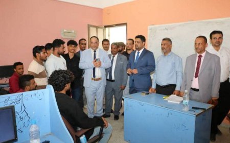 وزير التعليم الفني يتفقد سير العملية التعليمية في كلية المجتمع بعدن