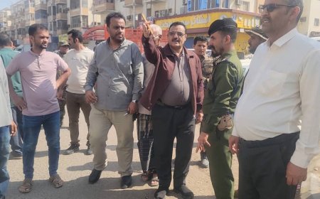 خلال إشرافه حملة رفع البسطات والباعة المتجولين بمدينة إنماء.."الداؤودي" يؤكد الحرص على إزالة المظاهر المشوهة وتنظيم الشوارع العامة بمديرية البريقة