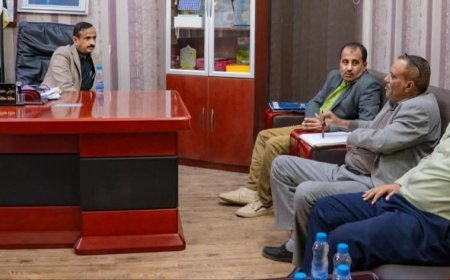 المحافظ بن الوزير يناقش مع هيئة المساحة الجيولوجية والمياه سبل الحد من استنزاف المياه الجوفية.