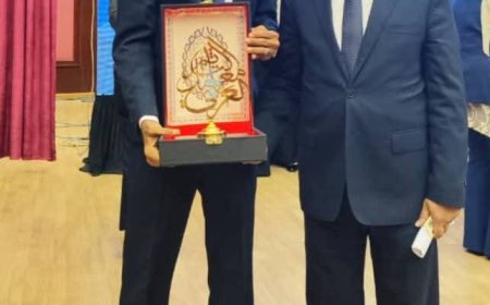 جامعة سيئون تُهدي الوطن إنجازاً عربياً رفيعاً بتتويج الدكتور عمر بازغيفان بجائزة "أفضل باحث عربي متميز لعام 2026" بالقاهرة.