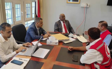 وفد جمعية الهلال الأحمر اليمني يزور وزارة الإدارة المحلية ويبحث سبل تعزيز العمل الإنساني