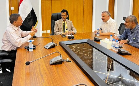 وكيل حضرموت الجيلاني يعقد لقاءً مشتركًا لمناقشة شحة مادة الغاز المنزلي وآليات معالجة الأزمات