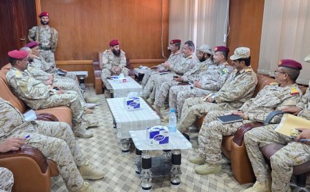 برئاسة اللواء شكري وحضور اللواء القبّة .. اجتماع موسع لقادة المنطقة العسكرية الرابعة 