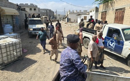 أمن المكلا ينفّذ حملة مداهمات واسعة بفوّه ويضبط مطلوبين ومعامل خمور ومسروقات