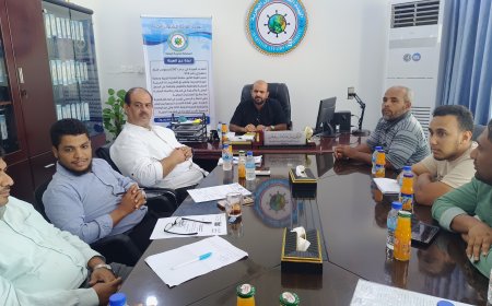 هيئة الشؤون البحرية في المكلا تشدد على تعزيز إجراءات السلامة على السفن الخشبية العاملة بميناء المكلا 