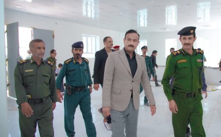 المحافظ بن الوزير يتفقد مستوى الخدمات المقدمة للمواطنين في فرع مصلحة الأحوال المدنية بشبوة