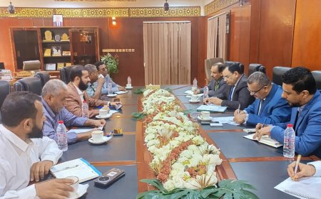 الوزير السقطري ومحافظ أبين يناقشان المشاريع الاستراتيجية الزراعية والسمكية ويؤكدان أهمية تعزيز الأمن والاستثمار التنموي بالمحافظة