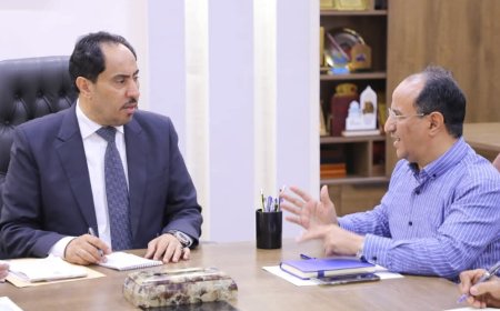 الوزير البكري يلتقي مدير عام مكتب الشباب والرياضة بتعز
