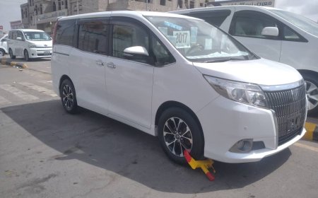 شرطة السير بالعاصمة عدن.. تدشن استخدام الكلبشات لضبط المركبات المعرقلة لحركة السير