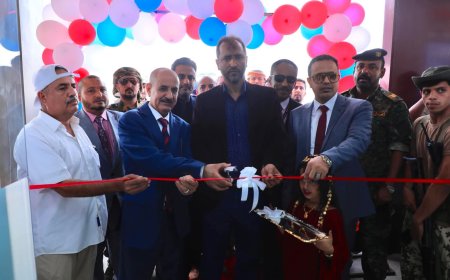 الجعفري ورعفيت يفتتحان مكتب الخطوط الجوية اليمنية فرع المهرة