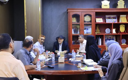 نائب وزير الصناعة والتجارة يناقش ضبط أسعار السلع الأساسية وتعزيز الرقابة الميدانية في المحافظات