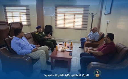 في إطار تعزيز الشراكة الأكاديمية والصحية.. مدير كلية الشرطة حضرموت يزور كلية الطب بجامعة حضرموت لبحث آفاق التعاون والتطوير الطبي.