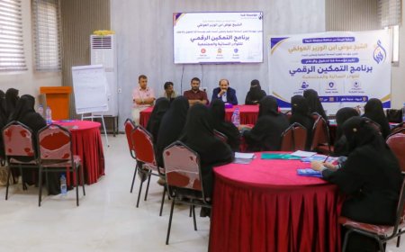 وكيل محافظة شبوة يدشن برنامج التمكين الرقمي لـ30 ناشطة وإعلامية وحقوقية بمدينة عتق