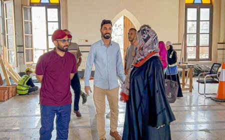 مدير مكتب الثقافة بعدن يطّلع على سير أعمال ترميم مبنى المجلس التشريعي بمديرية صيرة