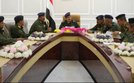 وزير الداخلية يترأس اجتماع المجلس الأعلى للشرطة ويقر الترقيات الدورية لـ91 ألفاً و915 من منتسبي الوزارة