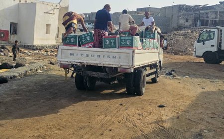 مركز الملك سلمان للإغاثة يوزع 6 طن من السلال الغذائية الطارئة في جزيرة ميون