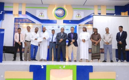 بحضور نائب رئيس الجامعة لشؤون الطلاب .. كلية الآداب واللغات بجامعة سيئون تكرّم أوائل الطلبة والمبدعين في حفل بهيج ومتميز