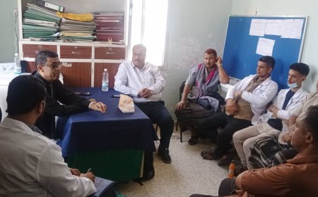 مدير عام مكتب الصحة بلحج يتفقد الاوضاع الصحية في مديرية طور الباحة ويشدد عل تحسين الخدمات المقدمة لاهالي المديرية 