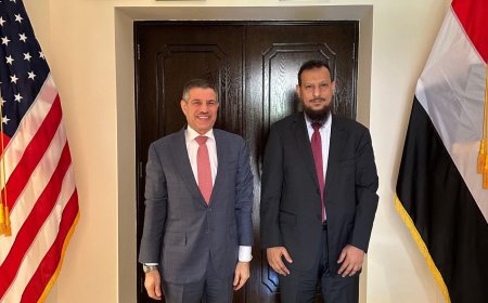 محافظ العاصمة عدن والسفير الأمريكي يبحثان تعزيز التعاون في التدريب وبناء القدرات
